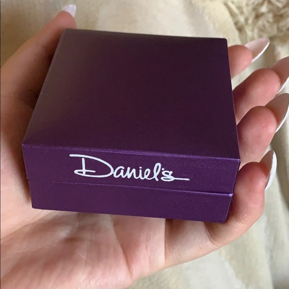 Rose Gold and Pearl Necklace - Picture 3 of 4